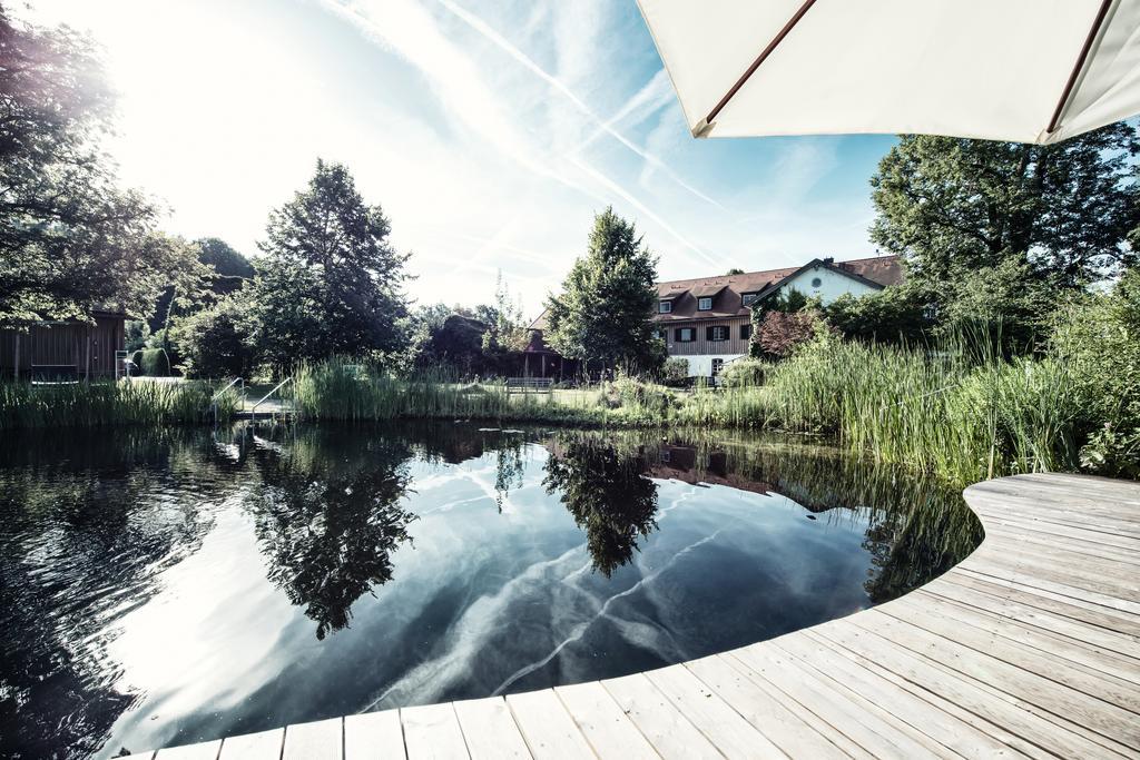 Biohotel Schlossgut Oberambach Esterno foto