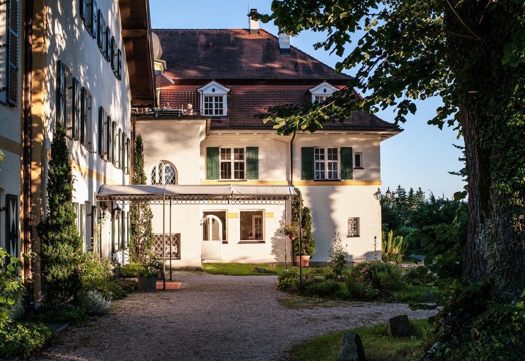 Biohotel Schlossgut Oberambach Münsing Esterno foto