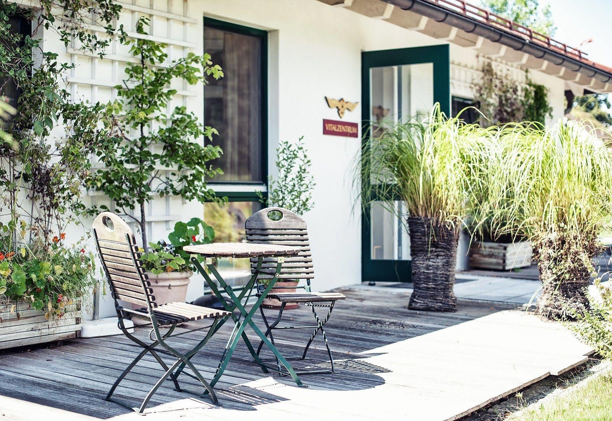 Biohotel Schlossgut Oberambach Esterno foto