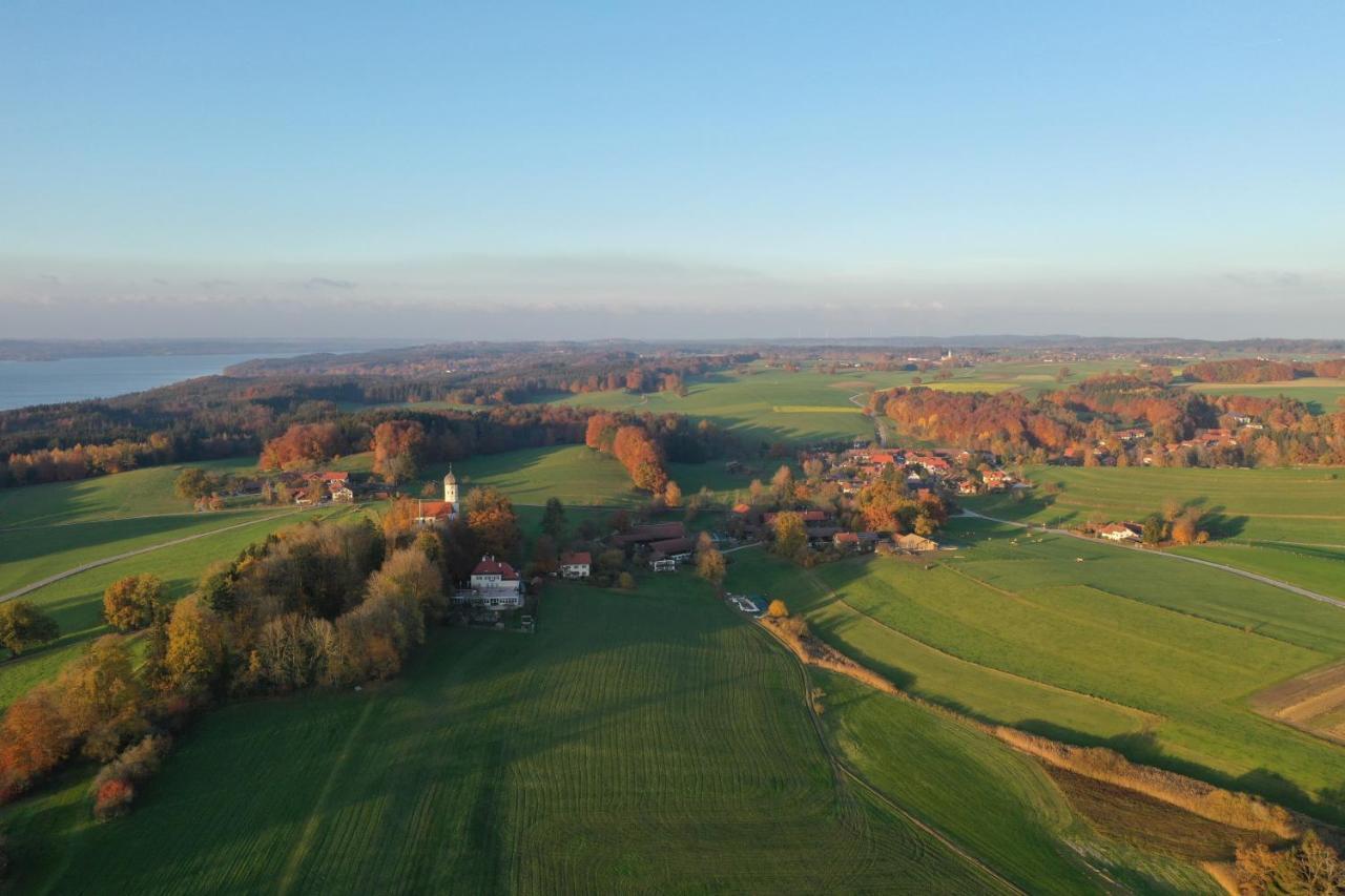 Biohotel Schlossgut Oberambach Münsing Esterno foto